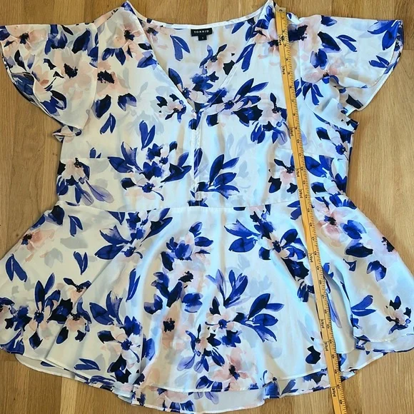 Torrid Georgette Peplum Blouse V Neck Flutter Sleeves Ivory & Blue Women Size 1X - Picture 5 of 12